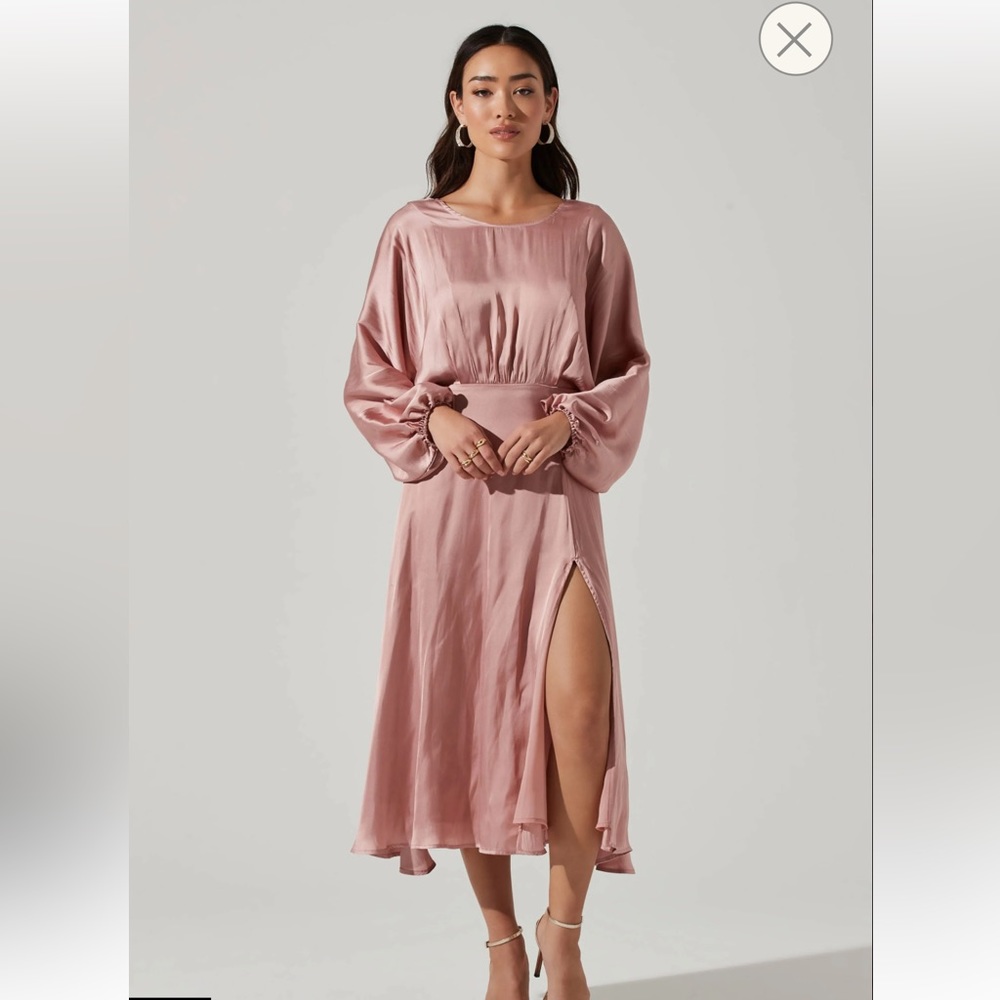 ASTR Marin Dolman Sleeve Midi Dress. Mauve. Size Small.